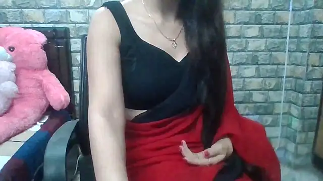 Snapshot of Sexy_iknoor chatting on 02-13-26, 05:03 Sexy iknoor online show from 02-13-26, 05:03