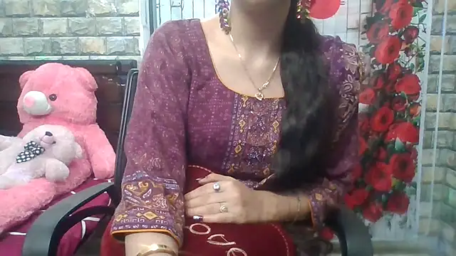 Snapshot of Sexy_iknoor chatting on 02-24-26, 05:27 Sexy iknoor online show from 02-24-26, 05:27