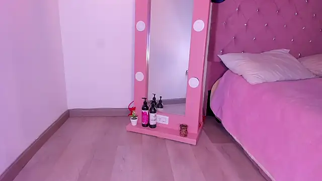 Snapshot of isa_red_hair chatting on 02-08-25, 05:08 isa red hair online show from 02-08-25, 05:08