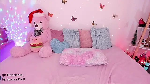 Zara uwu  online show from 12-31-24, 04:46