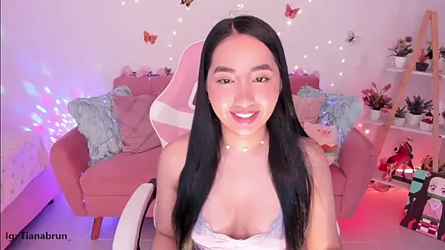 Zara uwu  online show from 10-15-25, 11:21