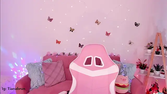 Zara uwu  online show from 10-16-25, 11:33