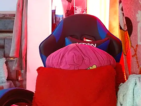 coral1727 online show from 02-04-25, 06:49