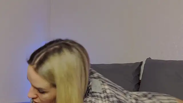 SofiJames online show from 12-17-24, 06:13