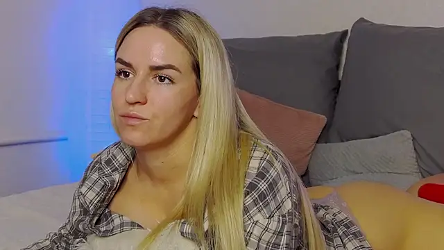 SofiJames online show from 12-17-24, 09:17