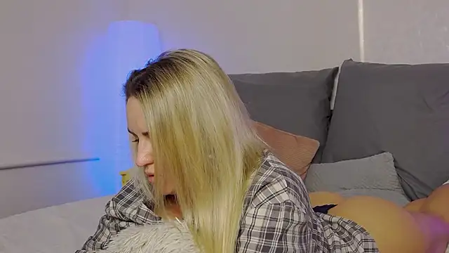 SofiJames online show from 12-19-24, 06:34