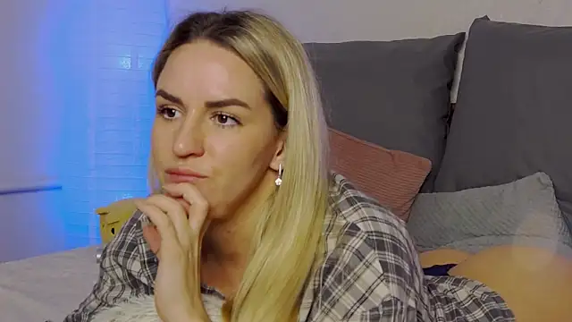 SofiJames online show from 12-19-24, 09:40