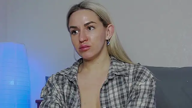 SofiJames online show from 01-15-25, 09:56