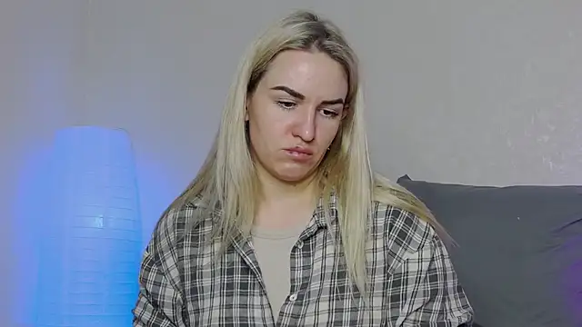 SofiJames online show from 01-16-25, 06:14