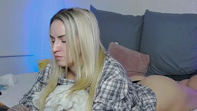 SofiJames online show from 02-06-25, 09:53