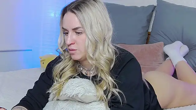 SofiJames online show from 03-06-25, 10:20