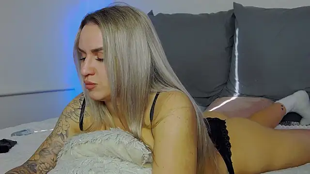 Snapshot of SofiJames chatting on 11-04-25, 06:45 SofiJames online show from 11-04-25, 06:45