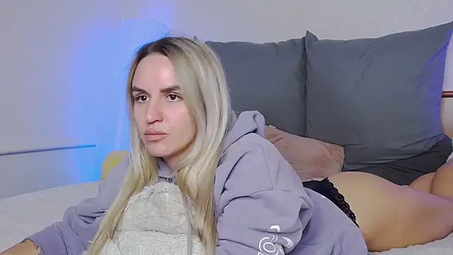 Snapshot of SofiJames chatting on 11-25-25, 06:24 SofiJames online show from 11-25-25, 06:24