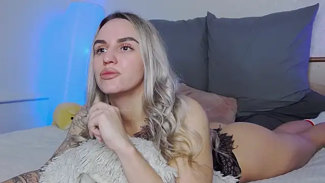 Snapshot of SofiJames chatting on 12-02-25, 06:41 SofiJames online show from 12-02-25, 06:41