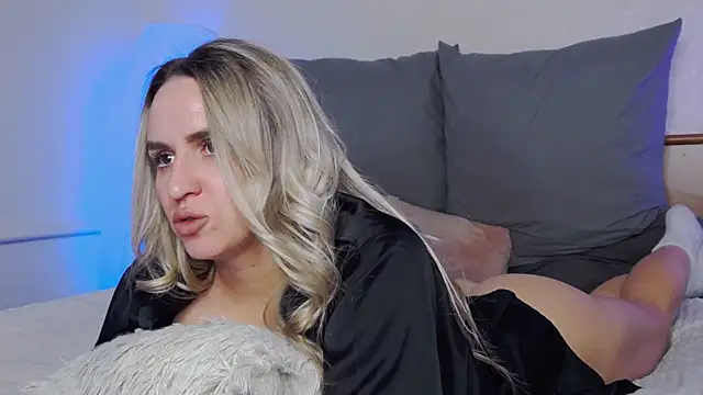 Snapshot of SofiJames chatting on 12-16-25, 06:51 SofiJames online show from 12-16-25, 06:51