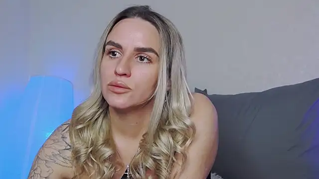 Snapshot of SofiJames chatting on 12-18-25, 06:08 SofiJames online show from 12-18-25, 06:08