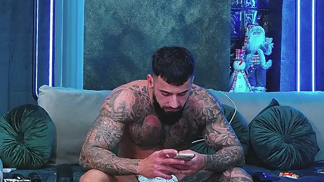 Snapshot of masterkingofmusclee chatting on 12-05-24, 03:06 masterkingofmusclee online show from 12-05-24, 03:06