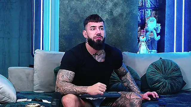 Snapshot of masterkingofmusclee chatting on 12-06-24, 08:48 masterkingofmusclee online show from 12-06-24, 08:48