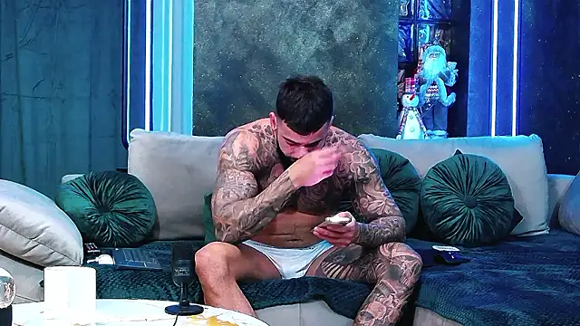 Snapshot of masterkingofmusclee chatting on 12-06-24, 01:22 masterkingofmusclee online show from 12-06-24, 01:22