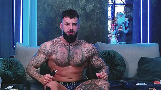 Snapshot of masterkingofmusclee chatting on 12-11-24, 12:44 masterkingofmusclee online show from 12-11-24, 12:44