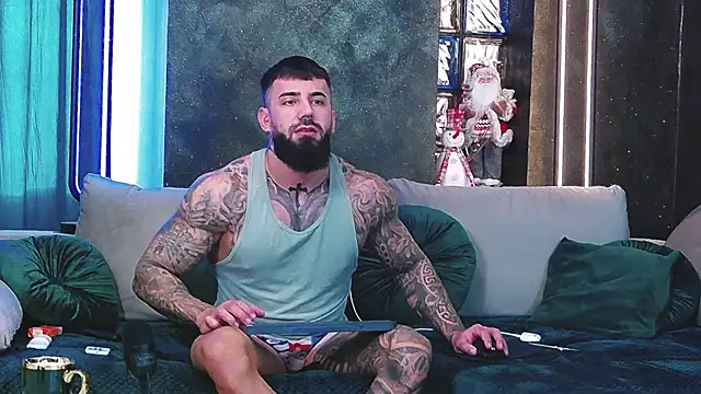 Snapshot of masterkingofmusclee chatting on 12-13-24, 08:51 masterkingofmusclee online show from 12-13-24, 08:51