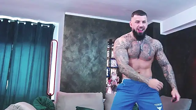 Snapshot of masterkingofmusclee chatting on 12-30-24, 08:54 masterkingofmusclee online show from 12-30-24, 08:54