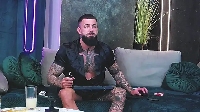 Snapshot of masterkingofmusclee chatting on 01-07-25, 07:17 masterkingofmusclee online show from 01-07-25, 07:17