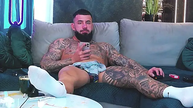 Snapshot of masterkingofmusclee chatting on 01-08-25, 09:21 masterkingofmusclee online show from 01-08-25, 09:21