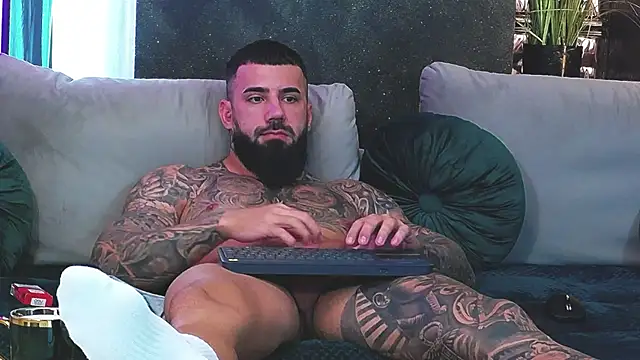 Snapshot of masterkingofmusclee chatting on 01-09-25, 09:37 masterkingofmusclee online show from 01-09-25, 09:37