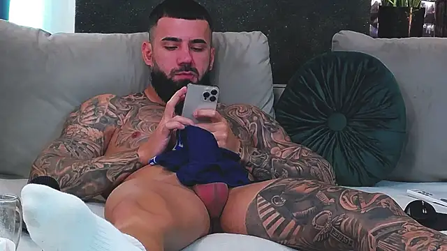 Snapshot of masterkingofmusclee chatting on 01-16-25, 09:27 masterkingofmusclee online show from 01-16-25, 09:27