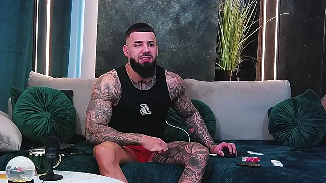 Snapshot of masterkingofmusclee chatting on 01-27-25, 06:41 masterkingofmusclee online show from 01-27-25, 06:41