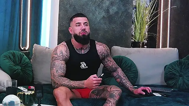 Snapshot of masterkingofmusclee chatting on 01-28-25, 12:32 masterkingofmusclee online show from 01-28-25, 12:32