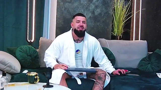 Snapshot of masterkingofmusclee chatting on 02-03-25, 07:18 masterkingofmusclee online show from 02-03-25, 07:18