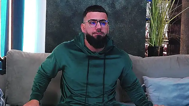 Snapshot of masterkingofmusclee chatting on 03-03-25, 01:20 masterkingofmusclee online show from 03-03-25, 01:20