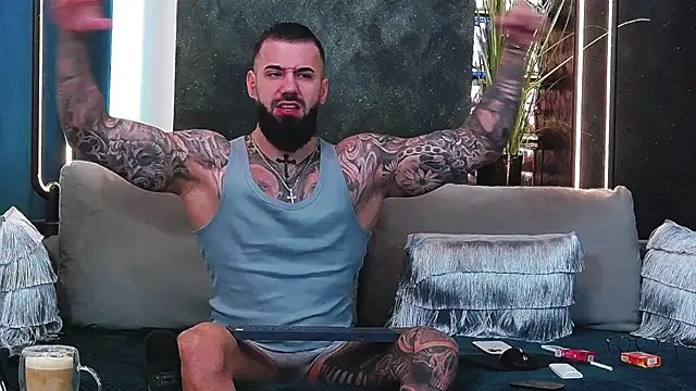 Snapshot of masterkingofmusclee chatting on 03-06-25, 06:19 masterkingofmusclee online show from 03-06-25, 06:19