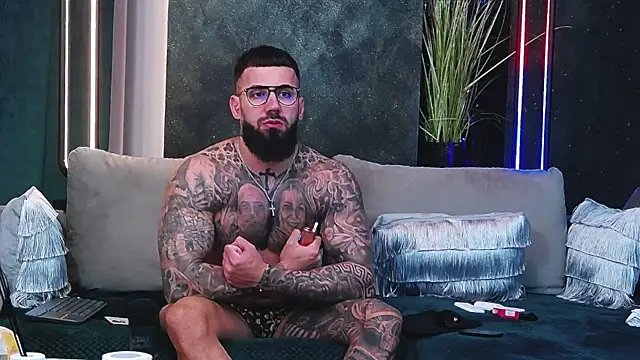 Snapshot of masterkingofmusclee chatting on 03-07-25, 09:17 masterkingofmusclee online show from 03-07-25, 09:17