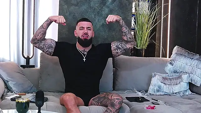 Snapshot of masterkingofmusclee chatting on 03-11-25, 07:37 masterkingofmusclee online show from 03-11-25, 07:37