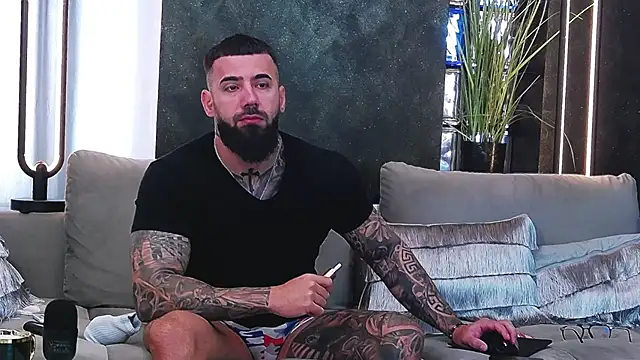 Snapshot of masterkingofmusclee chatting on 03-14-25, 09:03 masterkingofmusclee online show from 03-14-25, 09:03