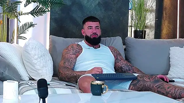 Snapshot of masterkingofmusclee chatting on 09-09-25, 07:08 masterkingofmusclee online show from 09-09-25, 07:08