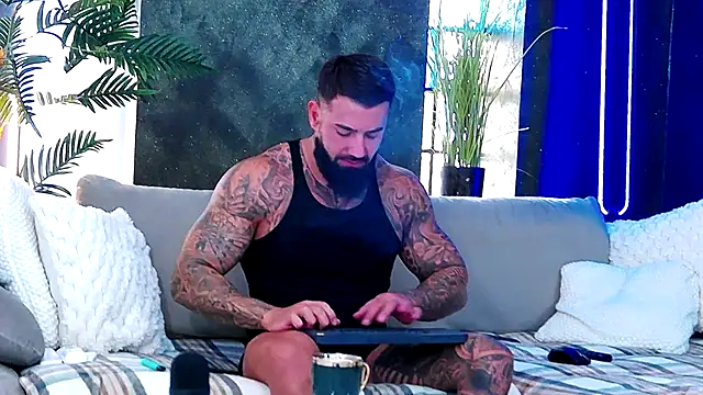 Snapshot of masterkingofmusclee chatting on 09-24-25, 07:12 masterkingofmusclee online show from 09-24-25, 07:12