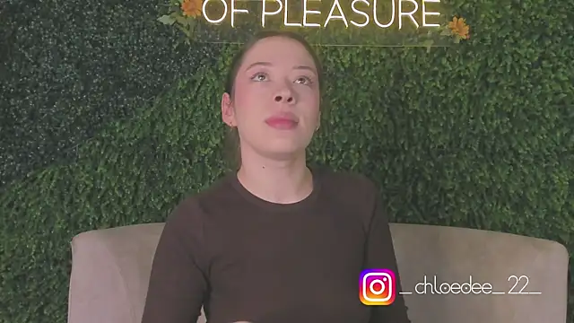 chloe d online show from 10-19-25, 02:50