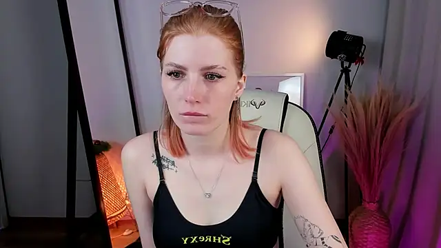 Snapshot of Mira__Blush chatting on 12-29-24, 01:38 Mira Blush online show from 12-29-24, 01:38