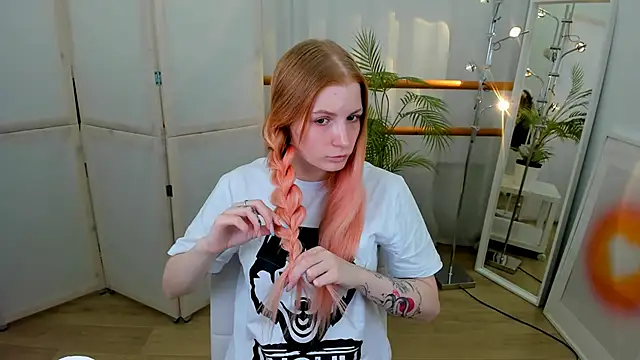 Snapshot of Mira__Blush chatting on 01-22-25, 08:49 Mira Blush online show from 01-22-25, 08:49