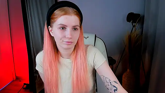 Snapshot of Mira__Blush chatting on 01-24-25, 06:46 Mira Blush online show from 01-24-25, 06:46