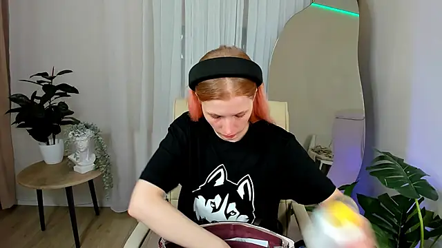 Snapshot of Mira__Blush chatting on 01-26-25, 08:34 Mira Blush online show from 01-26-25, 08:34