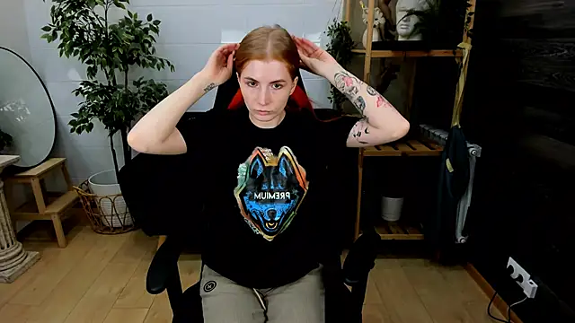 Snapshot of Mira__Blush chatting on 02-22-25, 04:29 Mira Blush online show from 02-22-25, 04:29