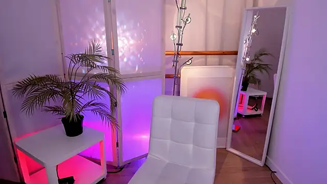 Snapshot of Mira__Blush chatting on 02-24-25, 08:36 Mira Blush online show from 02-24-25, 08:36