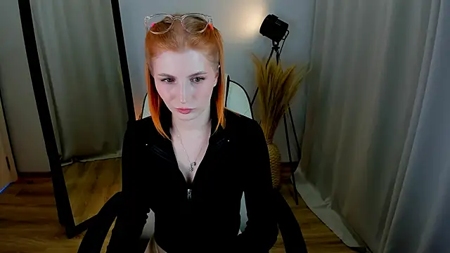 Snapshot of Mira__Blush chatting on 03-08-25, 12:41 Mira Blush online show from 03-08-25, 12:41