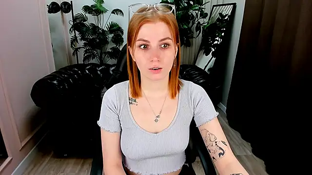 Snapshot of Mira__Blush chatting on 03-12-25, 06:33 Mira Blush online show from 03-12-25, 06:33