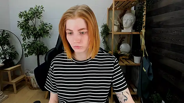 Snapshot of Mira__Blush chatting on 03-15-25, 06:25 Mira Blush online show from 03-15-25, 06:25